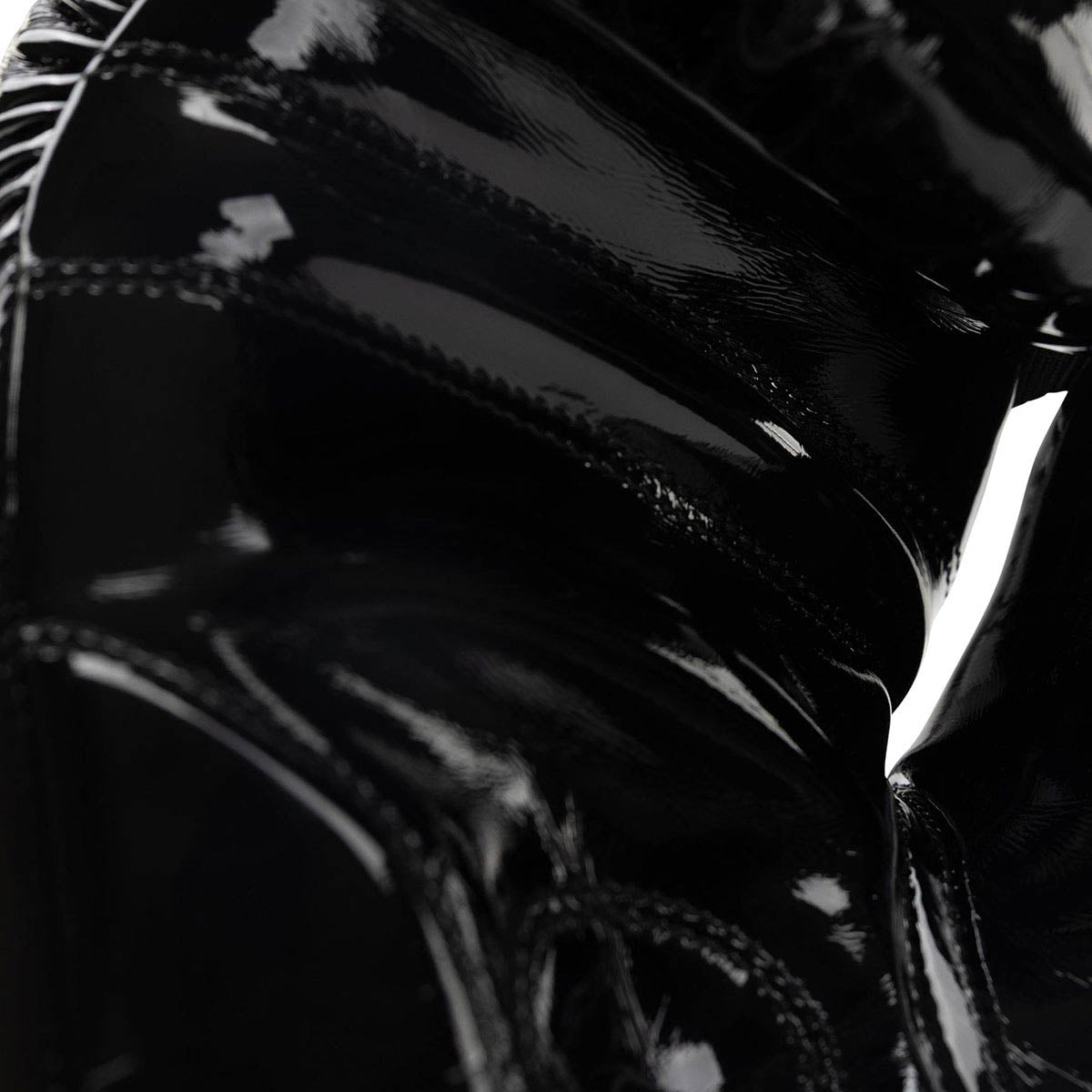 Kickboxing gloves, black high-gloss side with reinforced stitching detail