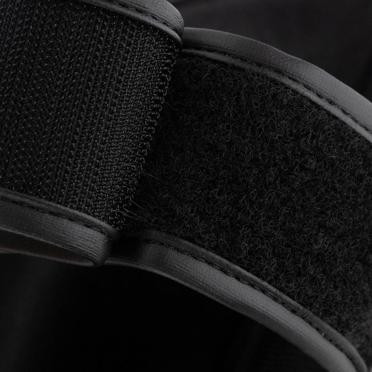 WAKO Valor shin guards, close-up of black inner mesh and padded backing